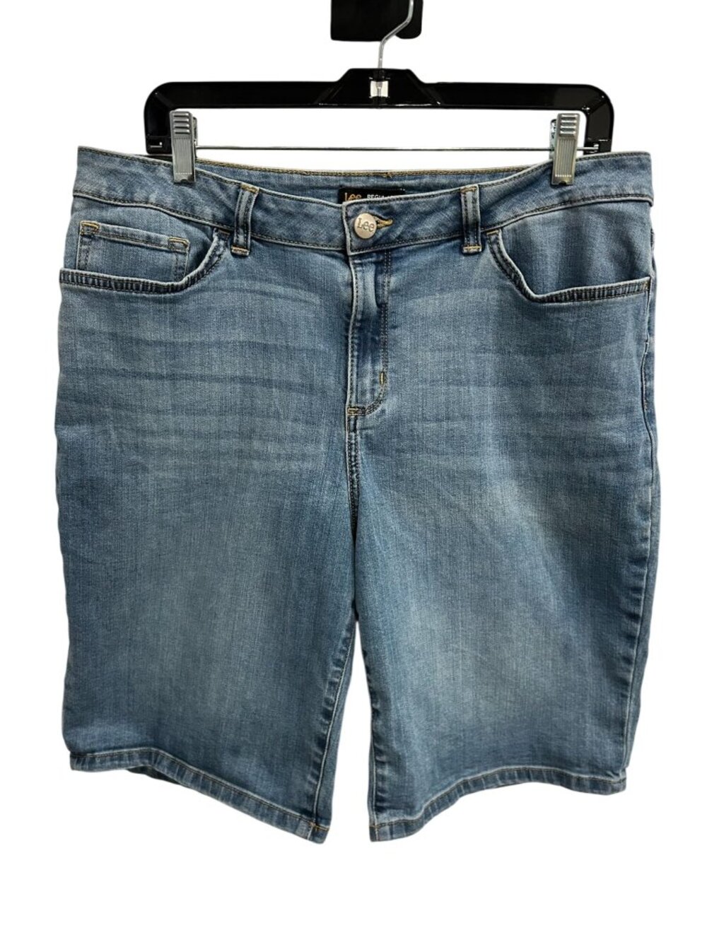 Lee 16 Denim Shorts Mid Rise Regular Fit Light Wash 90s Minimalism Timeless